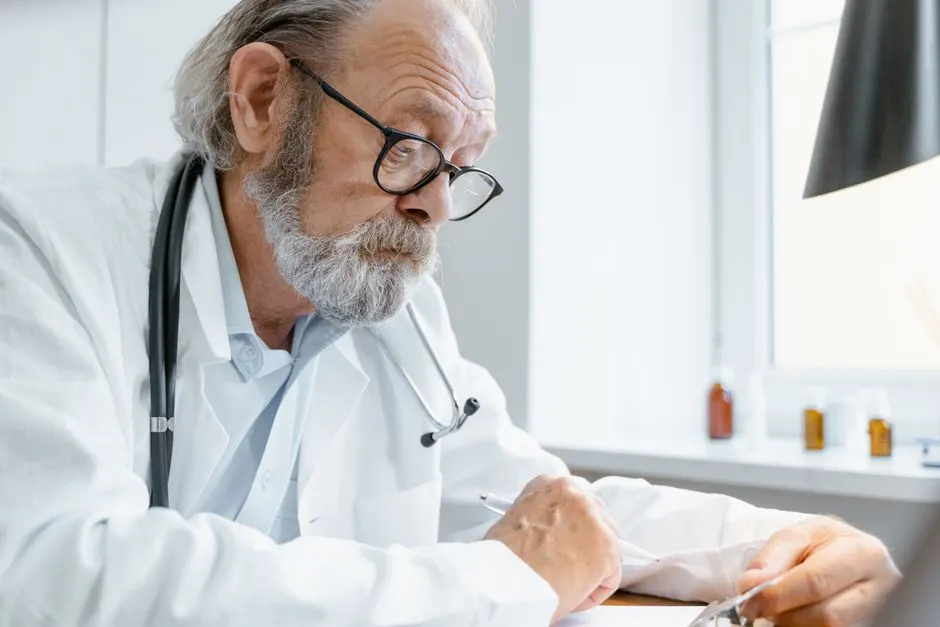 Comparer les examens du dépistage homme 50 ans pour rester en bonne santé
