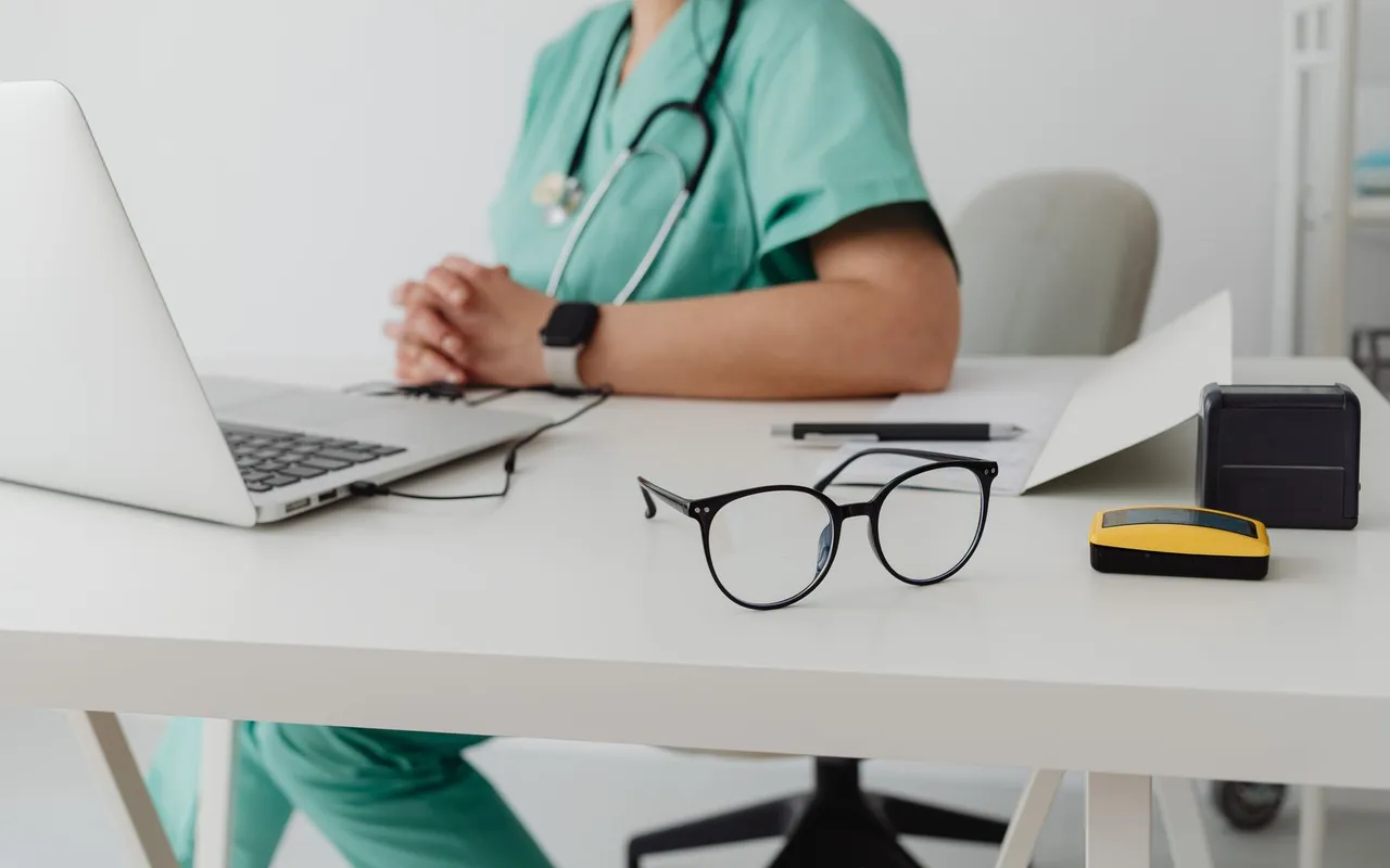 Comparer les examens du dépistage homme 50 ans pour rester en bonne santé