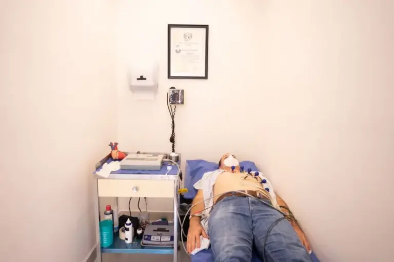 Passage en FA ou rythme sinusal, lequel traiter en priorité