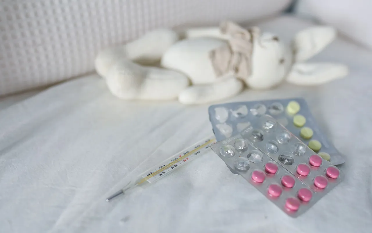 Un enfant fiévreux, une otite, une allergie : quels médicaments sont vraiment adaptés en pédiatrie