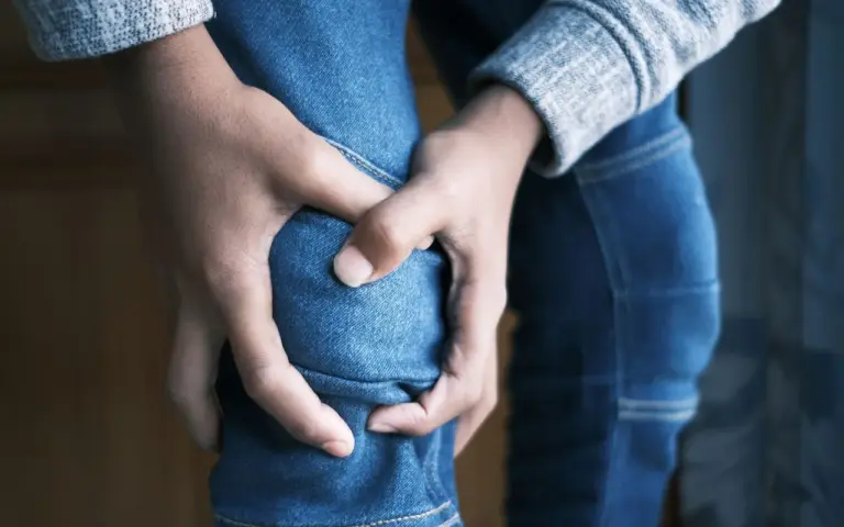 Douleurs articulaires chez le sénior : subir ou agir, le vrai choix à faire