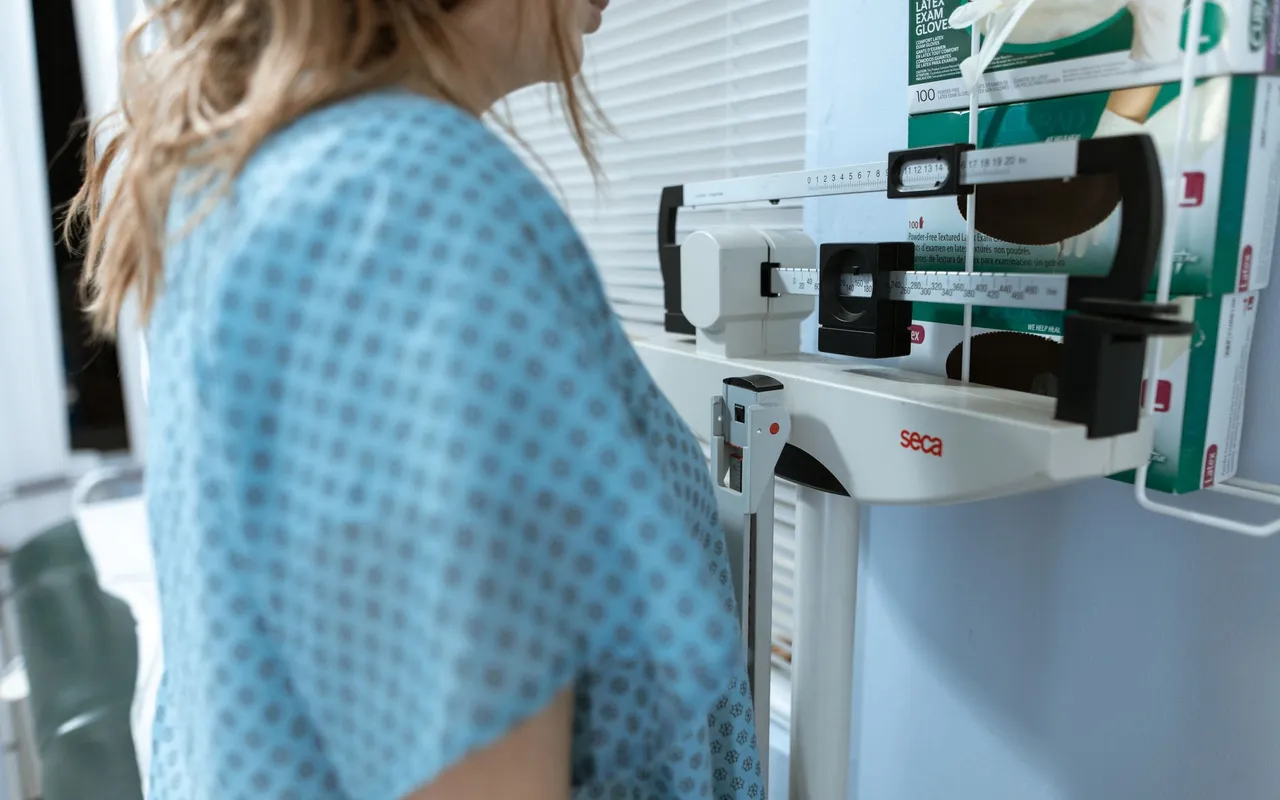 5 causes qui expliquent vraiment la prise de poids à la ménopause — Sache combien de kilos il est normal de prendre