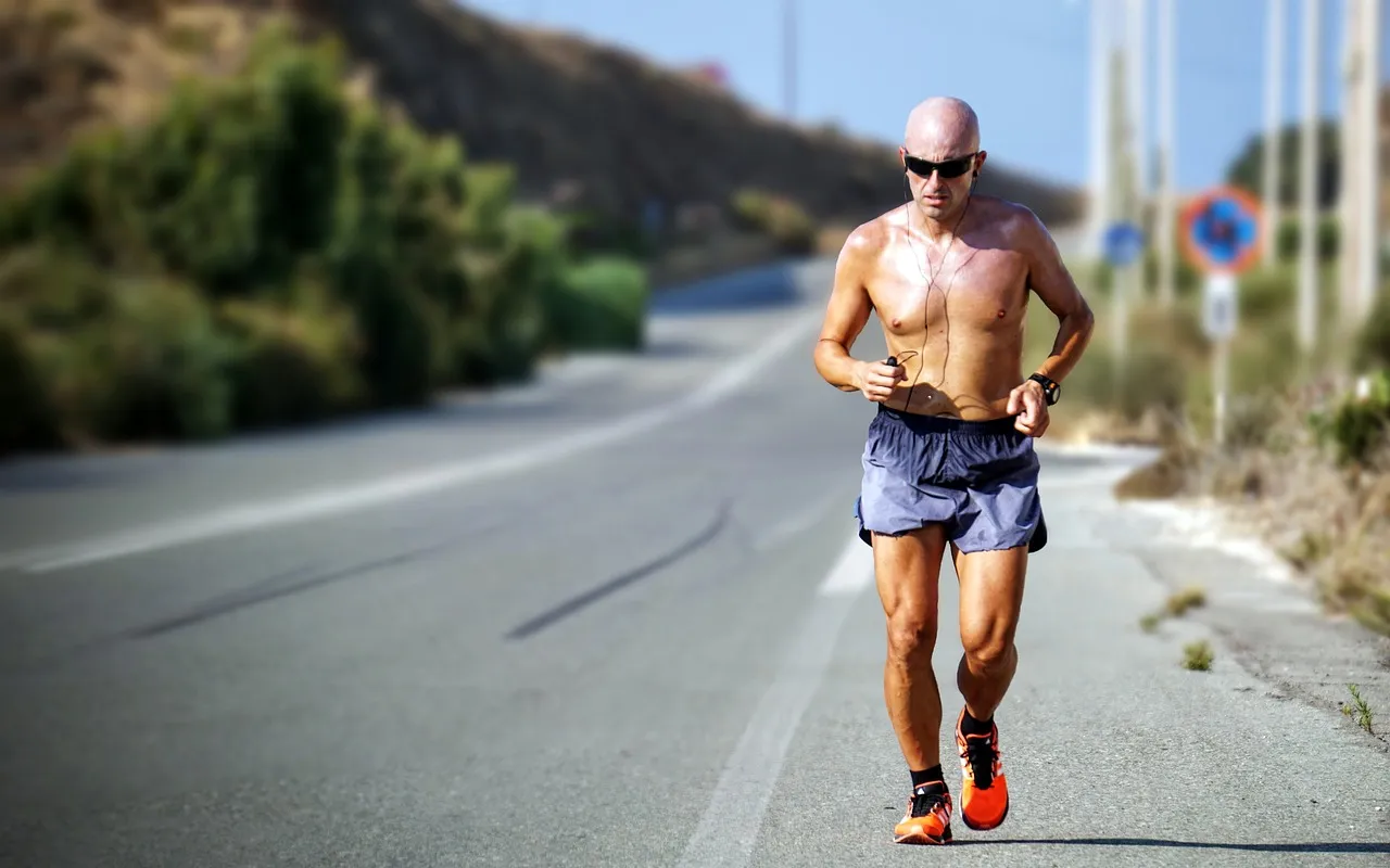 Santé osseuse chez l'homme après 50 ans : l'ostéoporose masculine est bien plus sous-estimée qu'on ne le croit — « Je dois arrêter le sport ou en faire plus ? » : ce que le mouvement fait aux os